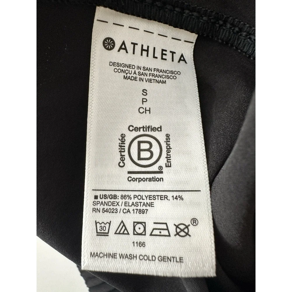 New Athleta Wayfind Short Women's Small  Performance Stretch Black Pockets
